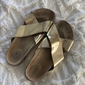 Gold sandals!! Size 8!! :)))